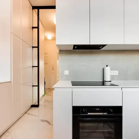 Stylish 2-Bedroom Cufarjeva Apartment With Balcony Appartamento