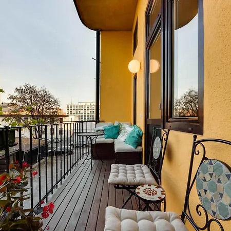 Apartment Stylish 2-Bedroom Cufarjeva Apartment With Balcony *