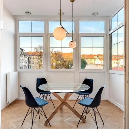Stylish 2-Bedroom Cufarjeva Apartment With Balcony Apartment *