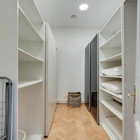 Stylish 2-Bedroom Cufarjeva Apartment With Balcony