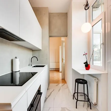 Stylish 2-Bedroom Cufarjeva Apartment With Balcony Apartment