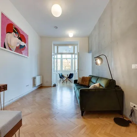 Stylish 2-Bedroom Cufarjeva Apartment With Balcony Apartment Ljubljana