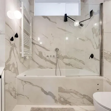 Stylish 2-Bedroom Cufarjeva Apartment With Balcony *