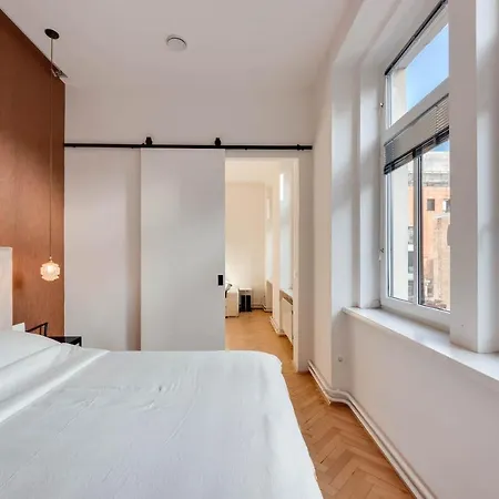 Apartment Stylish 2-Bedroom Cufarjeva Apartment With Balcony *
