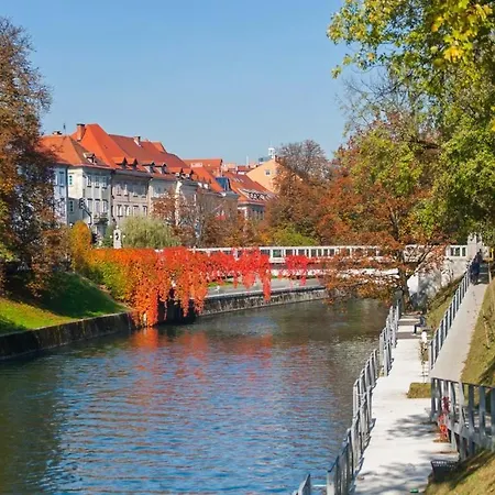 Stylish 2-Bedroom Cufarjeva Apartment With Balcony * Ljubljana